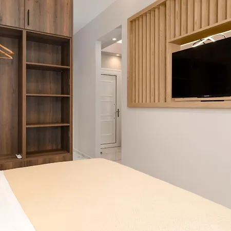 דירה Theosis Signature *