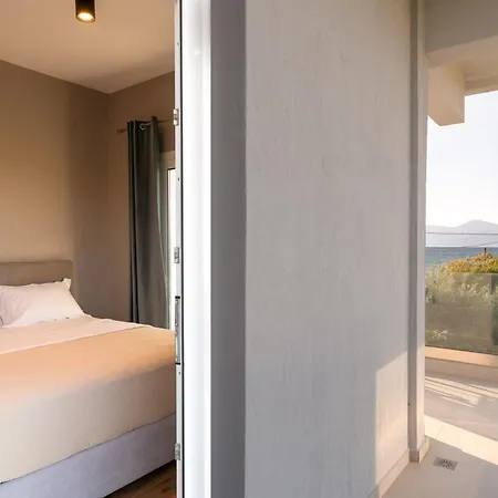 Theosis Signature דירה דיאקופטו