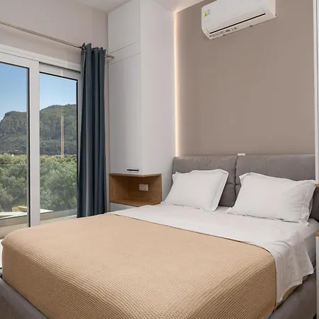 Theosis Signature דירה