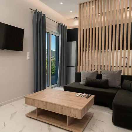 Theosis Signature דירה