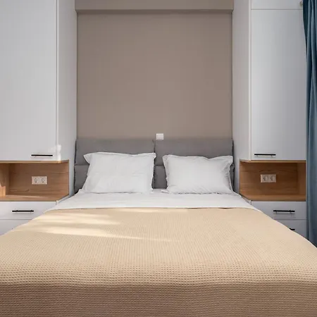 דירה Theosis Signature