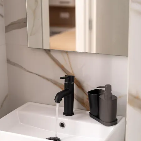Theosis Signature Apartman Diakoptó